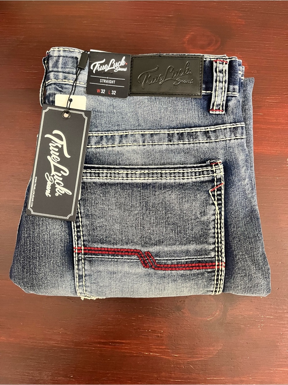 True Luck Men`s Jeans Straight Medium Wash 32x32 NWT $60 Embroidered